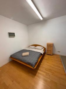a bedroom with a bed and a wooden floor at Chez Marloie in Marche-en-Famenne