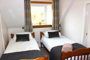 Postel nebo postele na pokoji v ubytování 3 Bed in Lochearnhead oc-c33641