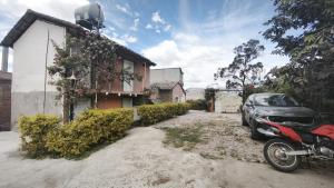 a motorcycle parked in front of a house at "De HugoS" hospedaje in Ibarra