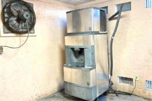 Nhà bếp/bếp nhỏ tại American Inn by Hotel O Selma US 80