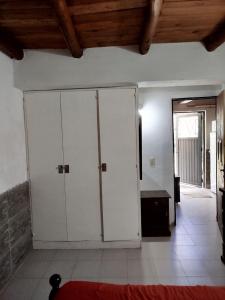 a room with two white cabinets in a room at Santa Mónica in Villa Giardino