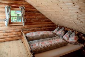 a bedroom with two beds in a log cabin at Hüblerhütte in Lading