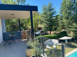 a view of a patio with a table and chairs at Altos del Oeste in Villa Carlos Paz