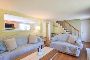 Posezení v ubytování Lovely Home Near Bike Path Dog Welcome!