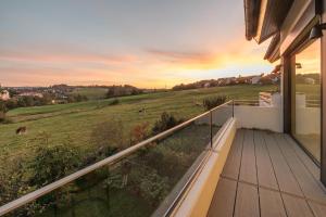 En balkon eller terrasse på Ferienhaus Daheim + 29 billeder