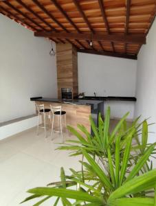 a room with a table and chairs and a screen at Casa Vivah in Lençóis