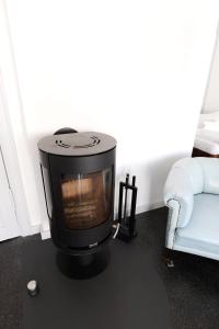a television in a living room with a couch at Zuhause am Boulevard - ABC40 in Wismar +14 photos