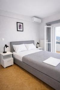 En eller flere senge i et værelse på Beautiful view of poros