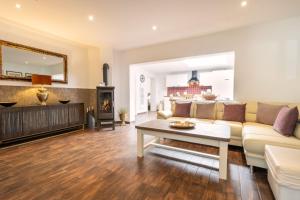 a living room with a couch and a table at Ferienhaus "Hus Oetti" in Ostseebad Sellin