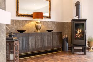 a living room with a fireplace and a mirror at Ferienhaus "Hus Oetti" in Ostseebad Sellin