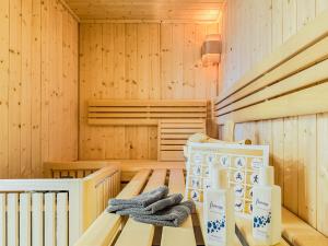 a sauna with two towels on a wooden bench at Darss Duett 2 in Prerow