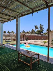 Hồ bơi trong/gần Bungalows de Chotos