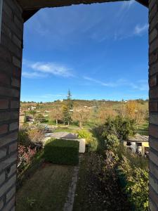 a view through a window of a yard at Ranteil in Albi
