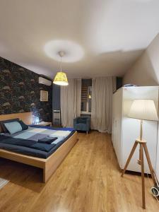 A bed or beds in a room at Sunny Central Apartment