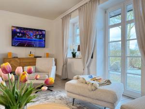 a living room with two chairs and a tv at Wellnessoase in Prerow