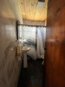 a small bathroom with a sink and a toilet at Belén in Mar del Plata