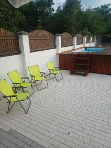 Swimmingpoolen hos eller tæt på MONADIN Villa Relax & Spa