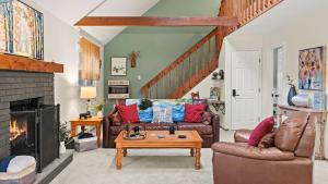 Khu vực ghế ngồi tại Hidden Bear by AvantStay A Central Location