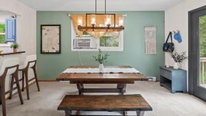 Ảnh trong thư viện ảnh của Hidden Bear by AvantStay A Central Location ở Albrightsville