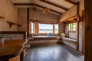 En eller flere senge i et værelse på Vichuquen Lodge y Marina + 147 billeder