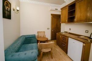 a living room with a blue couch in a kitchen at BeyPort Hotel Istanbul in Istanbul