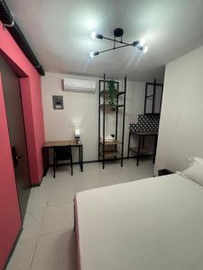 En eller flere senge i et værelse på Adhoc Fundidora