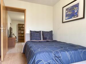 En eller flere senge i et værelse på Résidence intimiste - parking privé, Smart TV, proche des itinéraires vélo