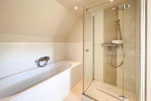 Koupelna v ubytování Reetzeit 2 + 7 fotografií