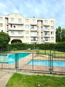 Swimmingpoolen hos eller tæt på Arriendo hermoso departamento la serena