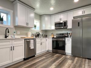 Køkken eller tekøkken på Sun & Snow Bungalow