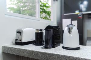 Příslušenství pro přípravu čaje a kávy v ubytování Philla D Afrique Resort