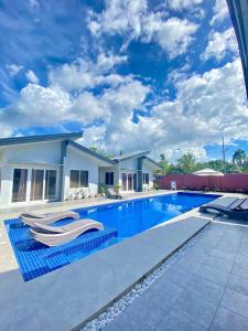 Bazén v ubytování Philla D Afrique Resort nebo v jeho okolí