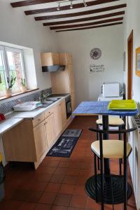 Nhà bếp/bếp nhỏ tại Maison de campagne avec superbe vue panoramique! +16 ảnh