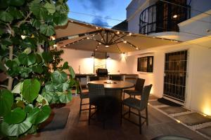 a patio with a table and chairs and an umbrella at Casa Boxtha in Ixmiquilpan