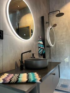 Phòng tắm tại Modern and cozy mountain cabin - panoramic view! +41 ảnh