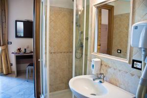 Ein Badezimmer in der Unterkunft Hotel Dei Tartari