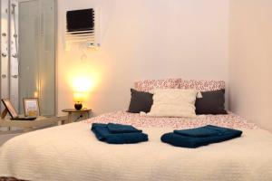 two towels are sitting on top of a bed at Kait location in Pont-sur-Yonne