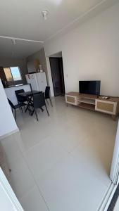 Et tv og/eller underholdning på Flat em Carapibus