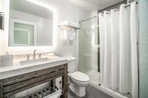 Et badeværelse på Lexen Hotel - Hollywood + 16 billeder