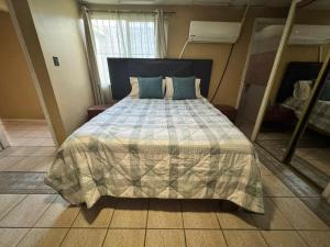 a bedroom with a bed with a quilt on it at Casa visas656 in Manuel F. Martínez