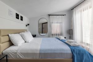 Giường trong phòng chung tại Allure Luxury Villas 2, Skiathos +51 ảnh