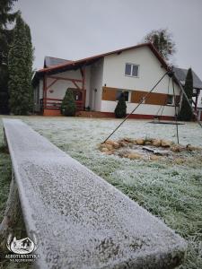 a house with a driveway in front of it at Agroturystyka na Jęczmiennej - całe mieszkanie, 2 tarasy in Brodnica