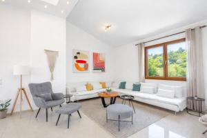 Et opholdsområde på Villa Acropolis Serres With Parking Next to Center + 65 billeder