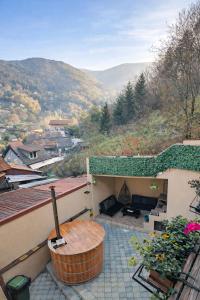 Cảnh núi rừng hoặc tầm nhìn ra núi từ biệt thự +7 ảnh