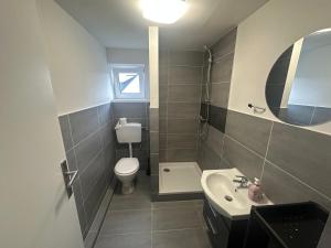 Phòng tắm tại Ferienwohnung - Monteurzimmer am Aartalssee Bischoffen +48 ảnh