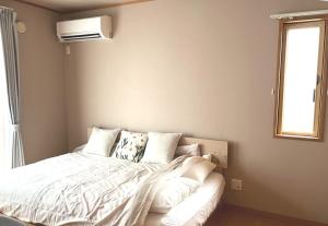 Giường trong phòng chung tại Cozy House Azumino +26 ảnh