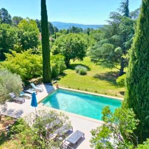 Swimmingpoolen hos eller tæt på Joli mas "Rêve de lune" en plein coeur du Luberon