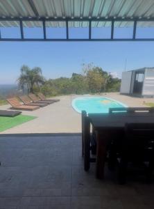 Swimmingpoolen hos eller tæt på Saracura Bike Container HOSPEDAGEM E CAMPING