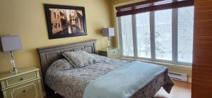 Giường trong phòng chung tại Mountain view chalet avec vue sur la montagne