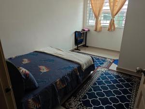 Giường trong phòng chung tại Homestay Atok Komando Bc Poly KB